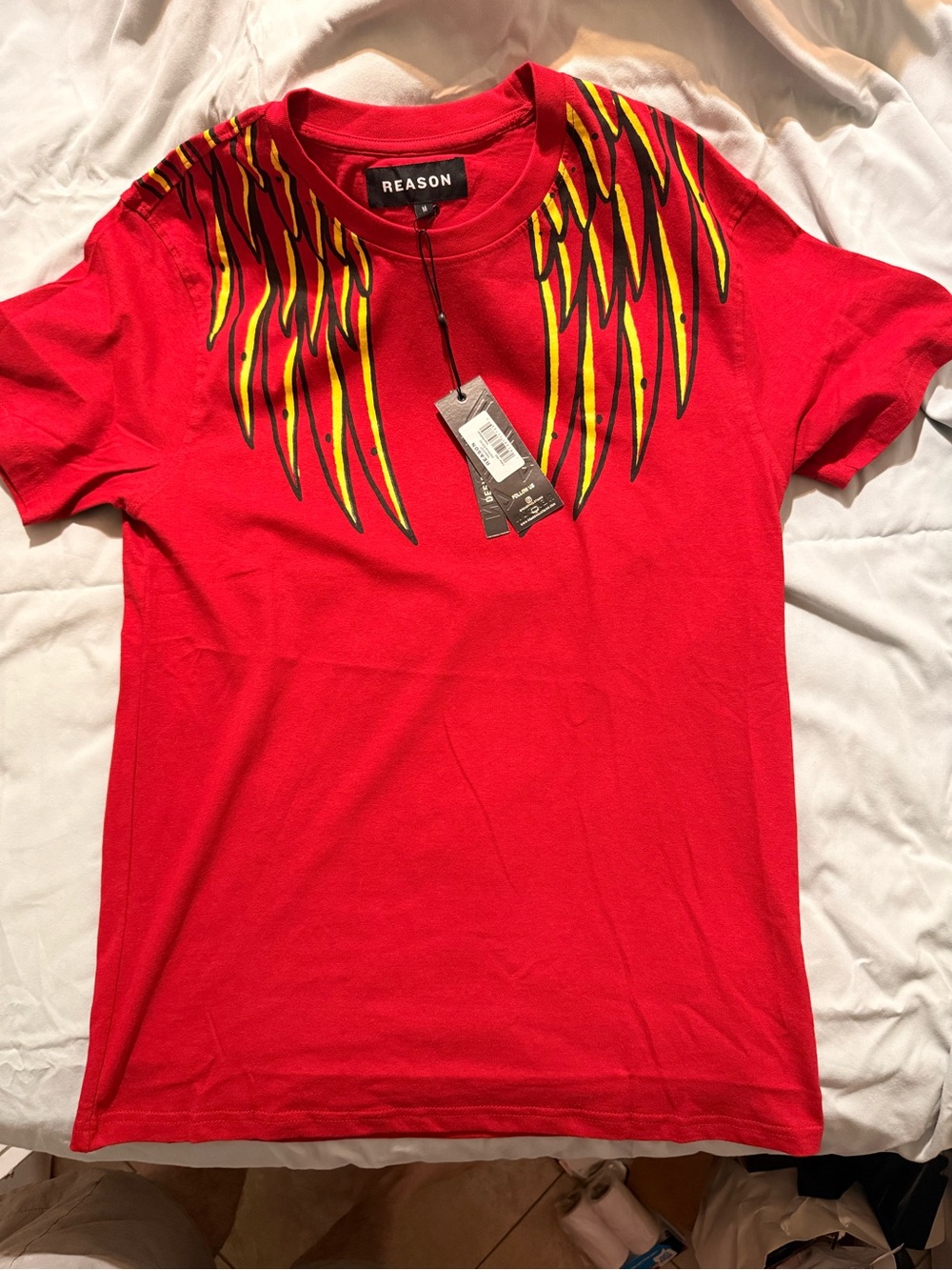 REASON Size M Red Graphic Wing-Print Tee